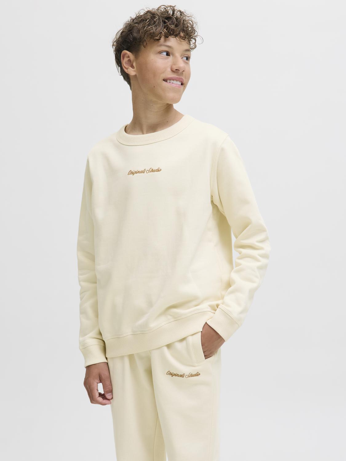 model_shot-front